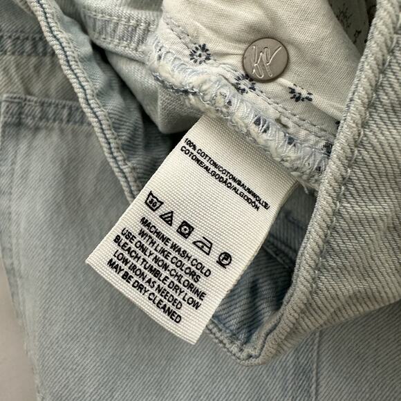 We The Free People Going Rogue Denim Mini Skirt Size 29 Light Wash Distressed - Picture 7 of 11